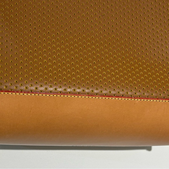 NWT Dooney and Bourke Beige/Tan Cabrio Leather Flap Bag w/ Strap & Gold Accents - Picture 12 of 13